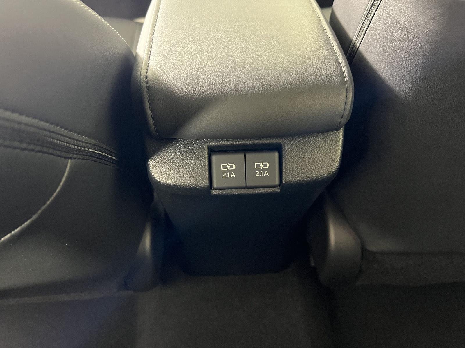 Used 2022 Wind Chill Pearl Toyota XLE image 25