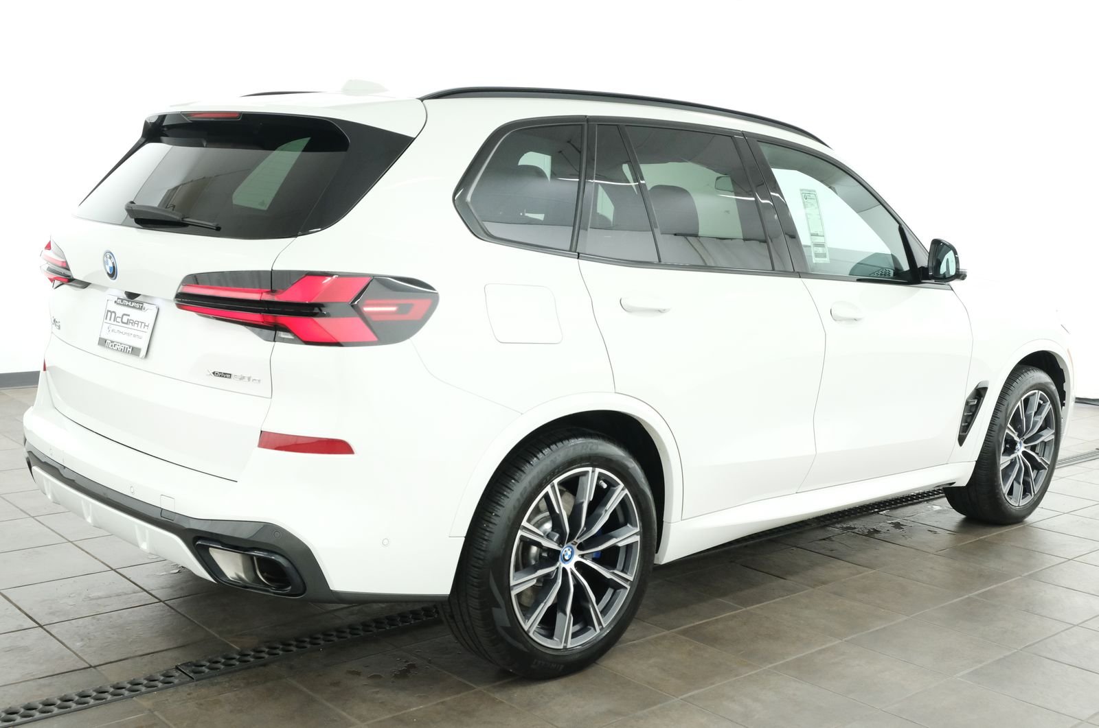 Used 2024 Alpine White BMW xDrive50e image 5