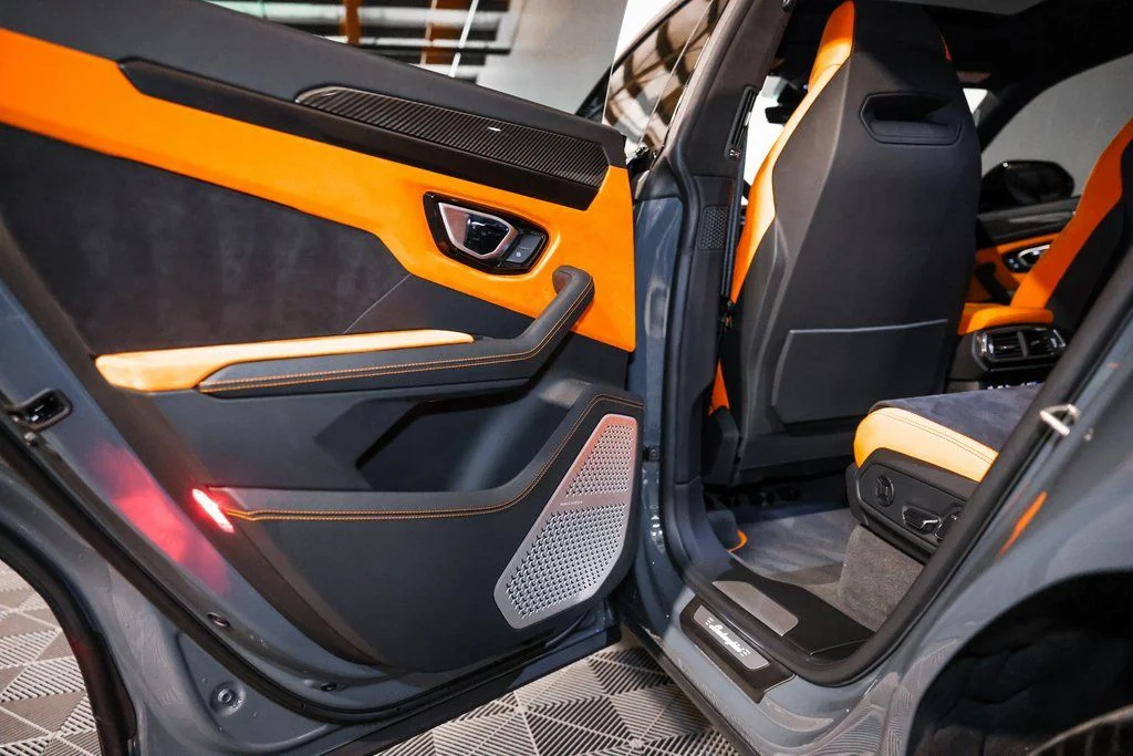 Used 2022  Lamborghini  image 30