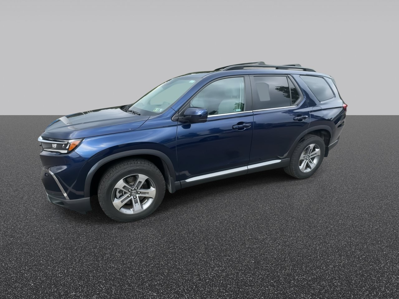 Used 2023 Blue Honda EX-L 8 Passenger image 4