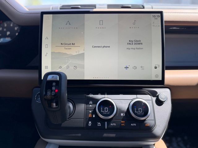 New 2026 Woolstone Green Land Rover X-Dynamic SE image 9