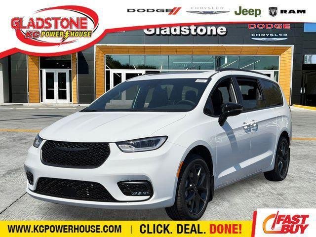 2026 Chrysler Pacifica Limited AWD's photo