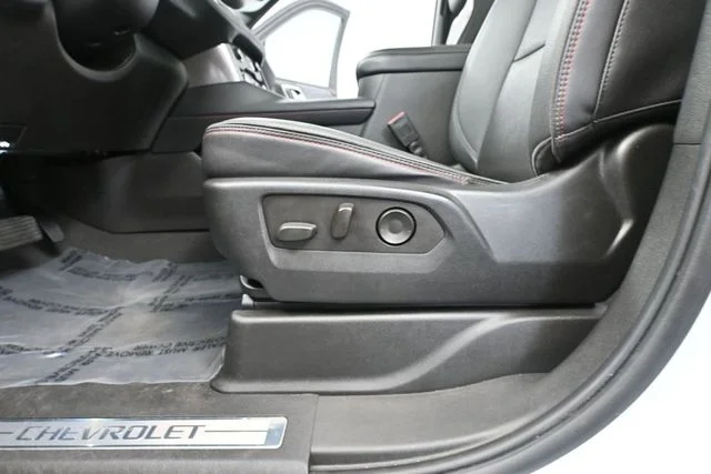 Used 2022 White Chevrolet RST image 25