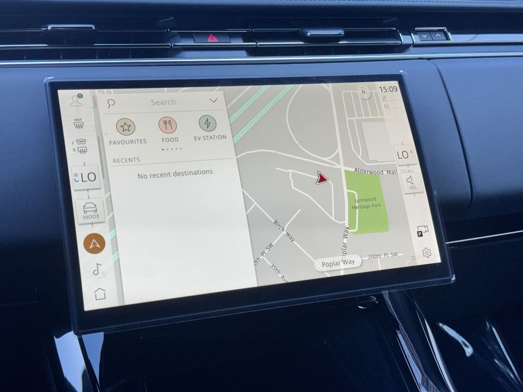 New 2026 Fuji White LAND ROVER Dynamic SE image 20