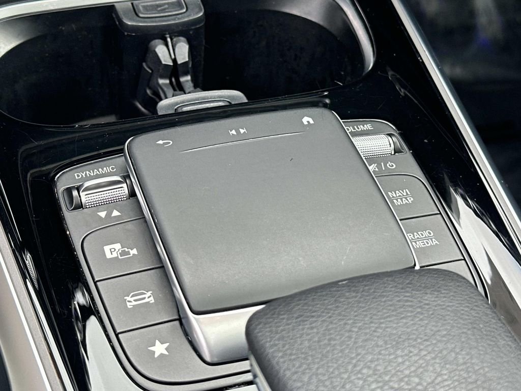 Used 2023  Mercedes-Benz GLB 250 image 25
