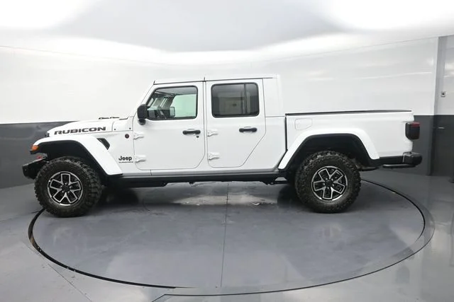 New 2026 Bright White Clear-Coat Exterior Paint Jeep Rubicon X image 6