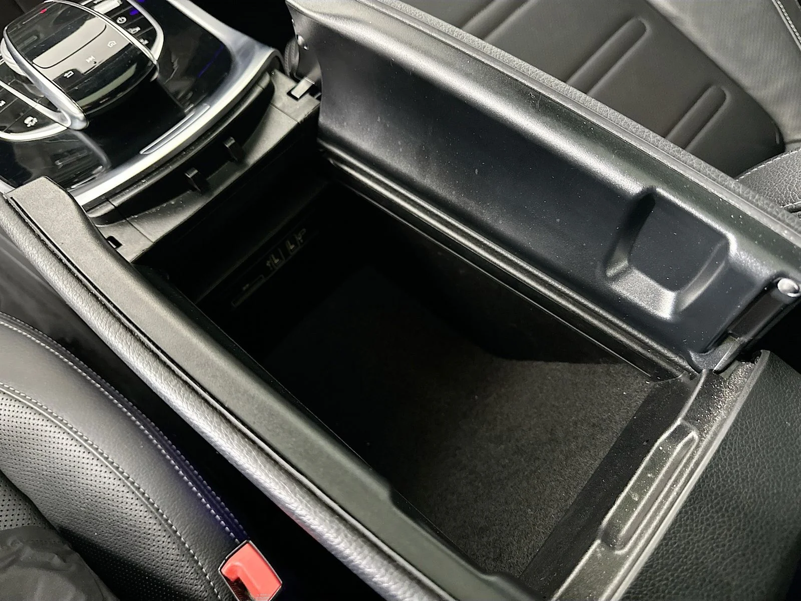 Used 2019 White Mercedes-Benz  image 28
