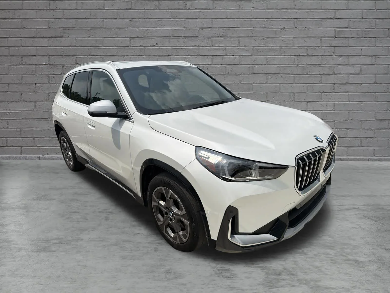 Certified Used 2023 Mineral White Metallic BMW xDrive28i image 12