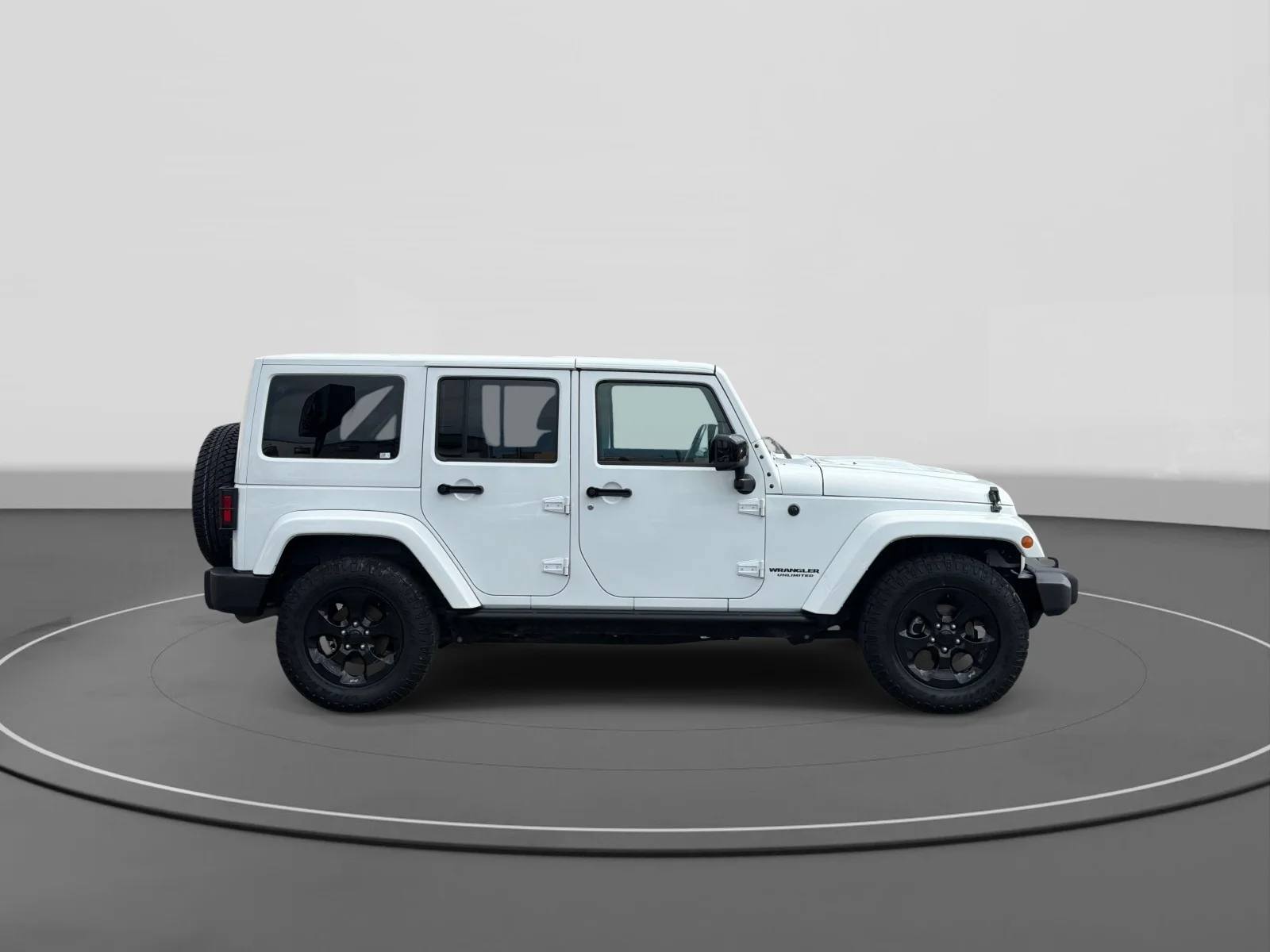 Used 2015 Bright White Clearcoat Jeep Altitude image 4
