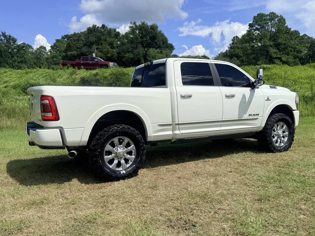 Used 2019 White RAM Limited 4x4 4dr Crew Cab 6.3 ft. SB Pickup image 5