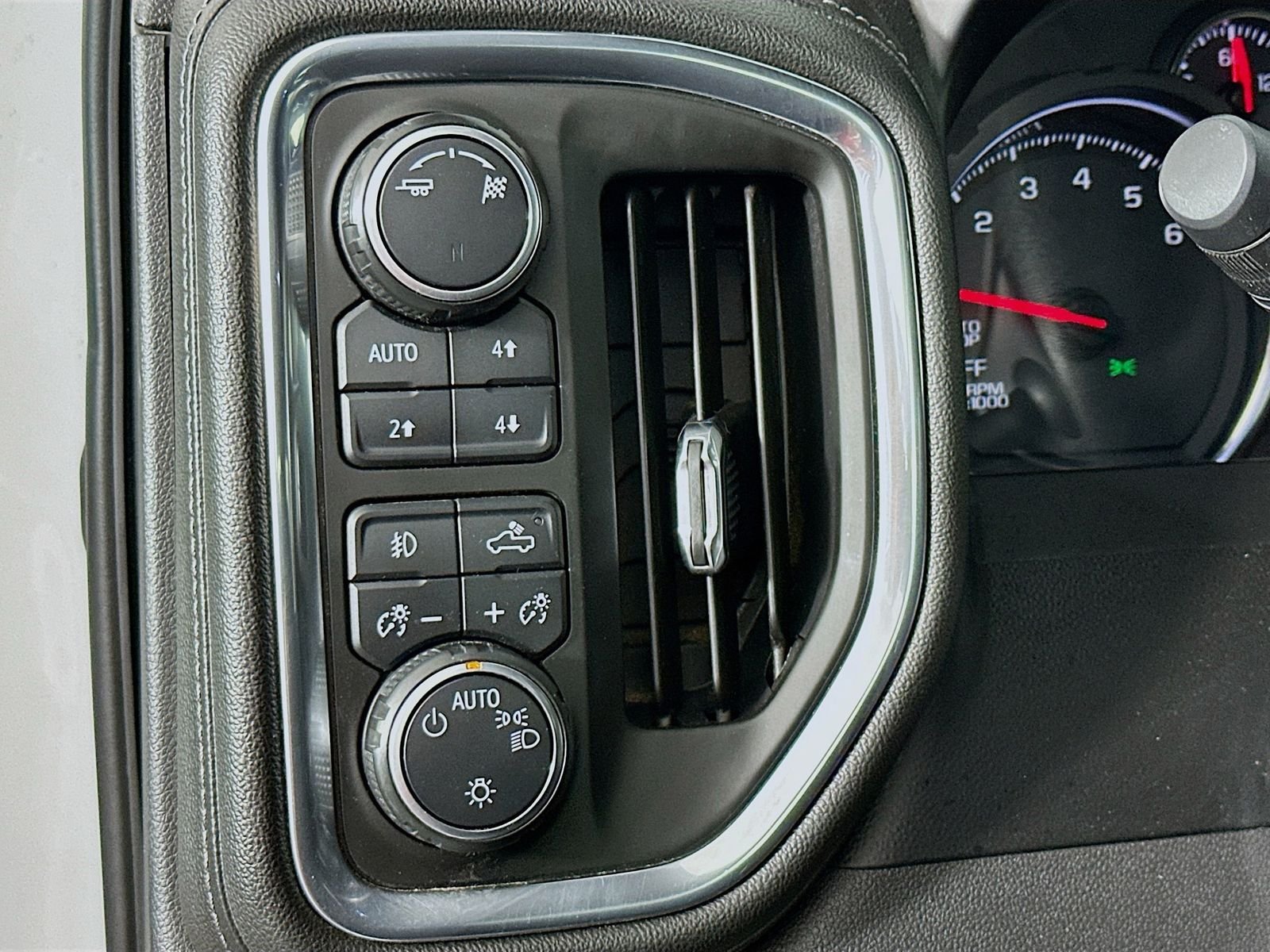 Used 2019 Summit White Chevrolet LT Trail Boss image 14
