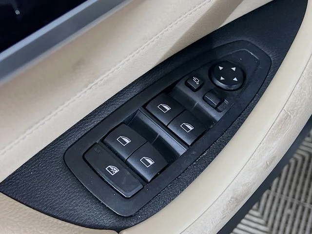 Used 2018 Black BMW xDrive28i image 9