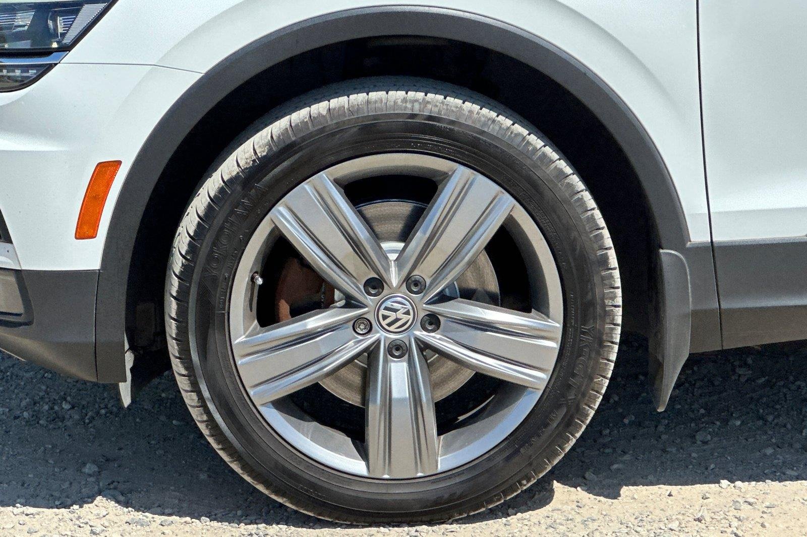Used 2018 Pure White Volkswagen SEL Premium image 26
