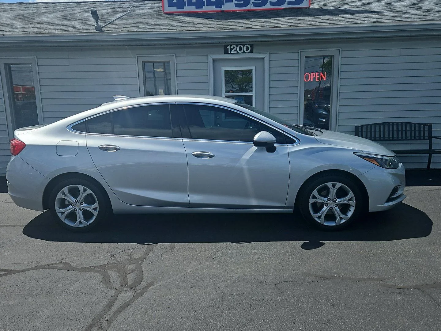 Used 2017 Chevrolet Cruze Premier with VIN 1G1BF5SM5H7210092 for sale in Washington, IL
