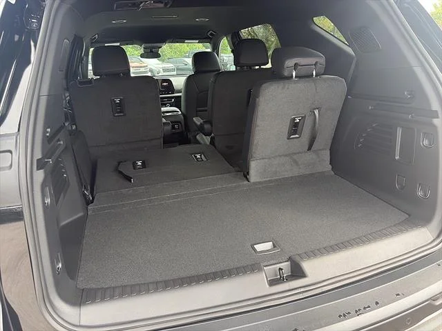2027 Chevrolet Traverse LT - Photo 16
