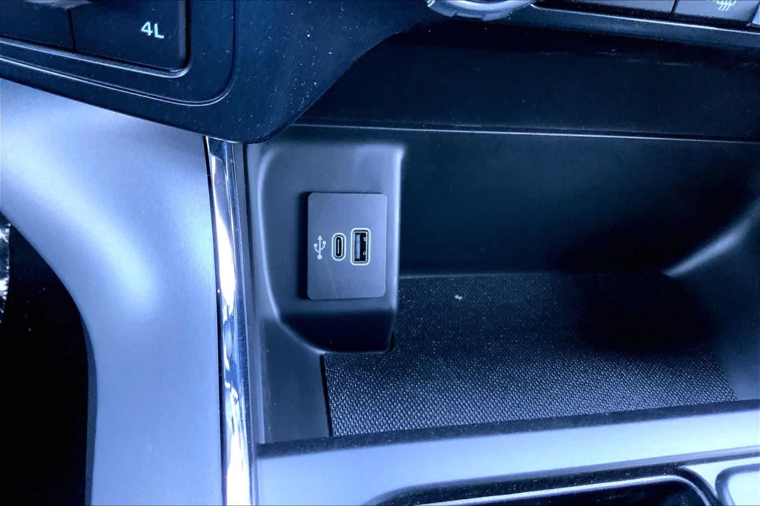 New 2026 Agate Black Metallic Ford XLT image 15