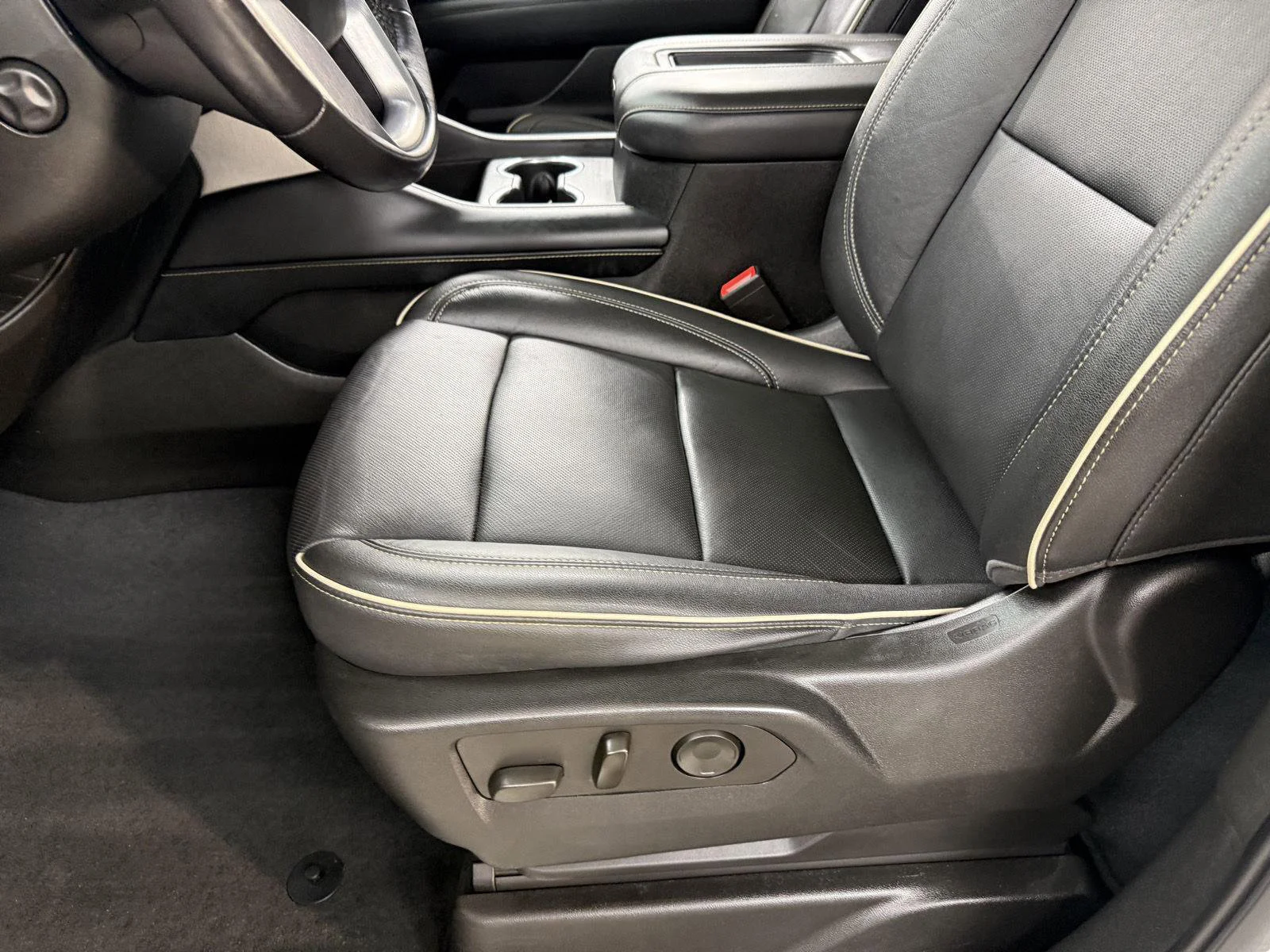 Used 2021 White GMC SLT image 25