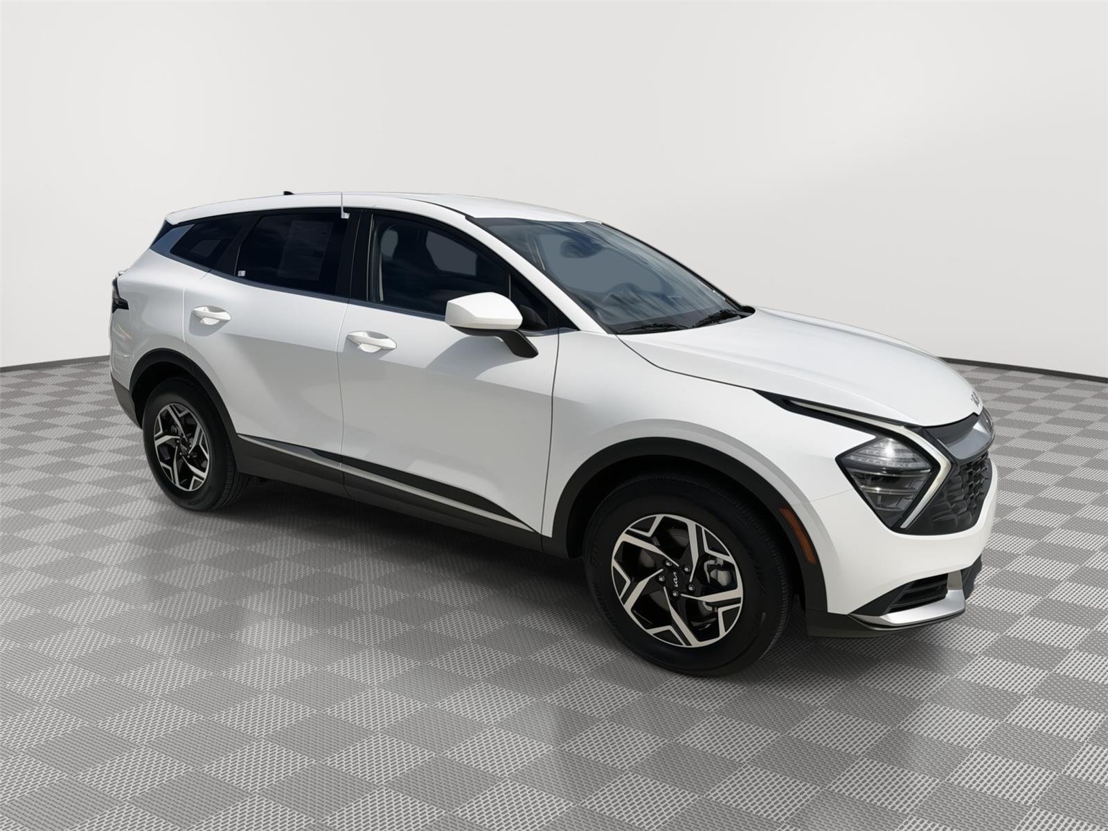 Certified Used 2025 Snow White Pearl Kia LX image 3