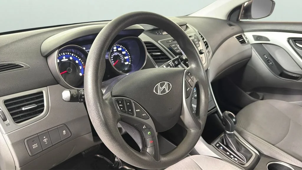 Used 2016 White Hyundai SE image 23