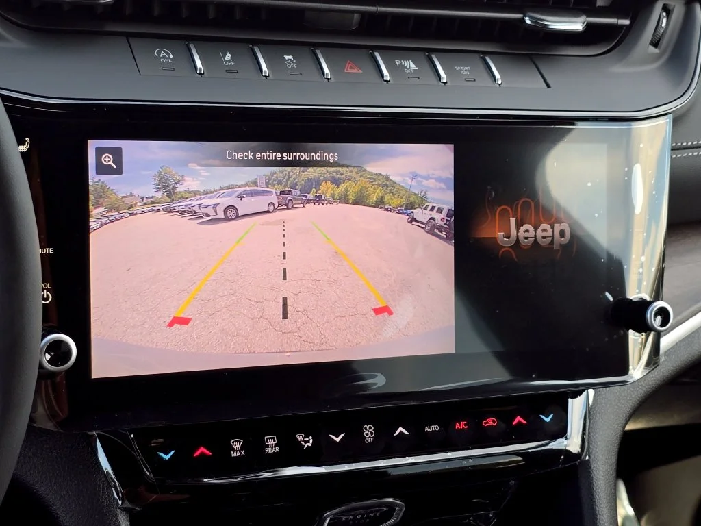 New 2027 Gray Jeep Laredo Altitude image 10