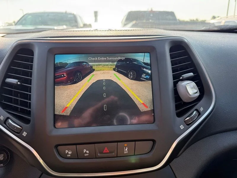 Used 2023 Black Jeep Altitude image 8