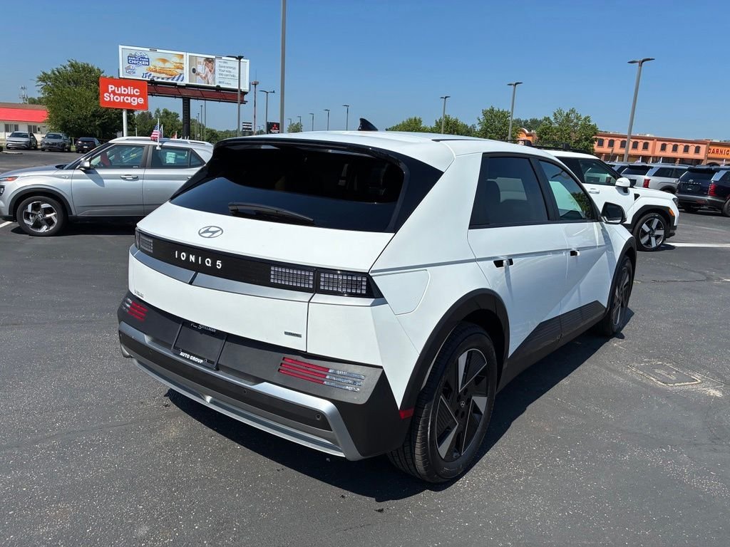 New 2026 White Hyundai SE image 9