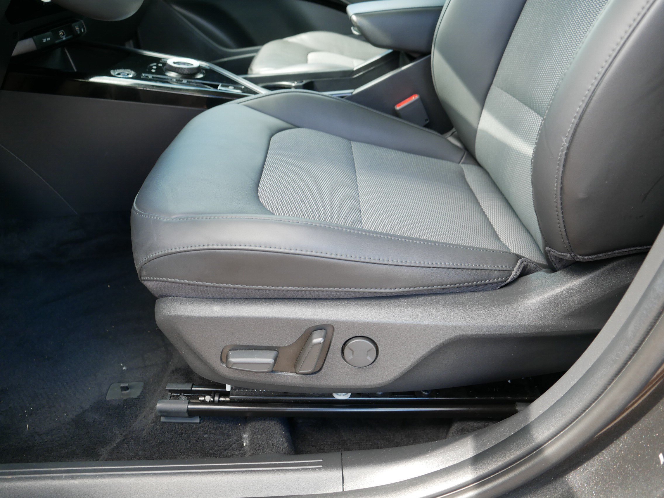 Used 2024 Graphite Gray Kia Wind image 20