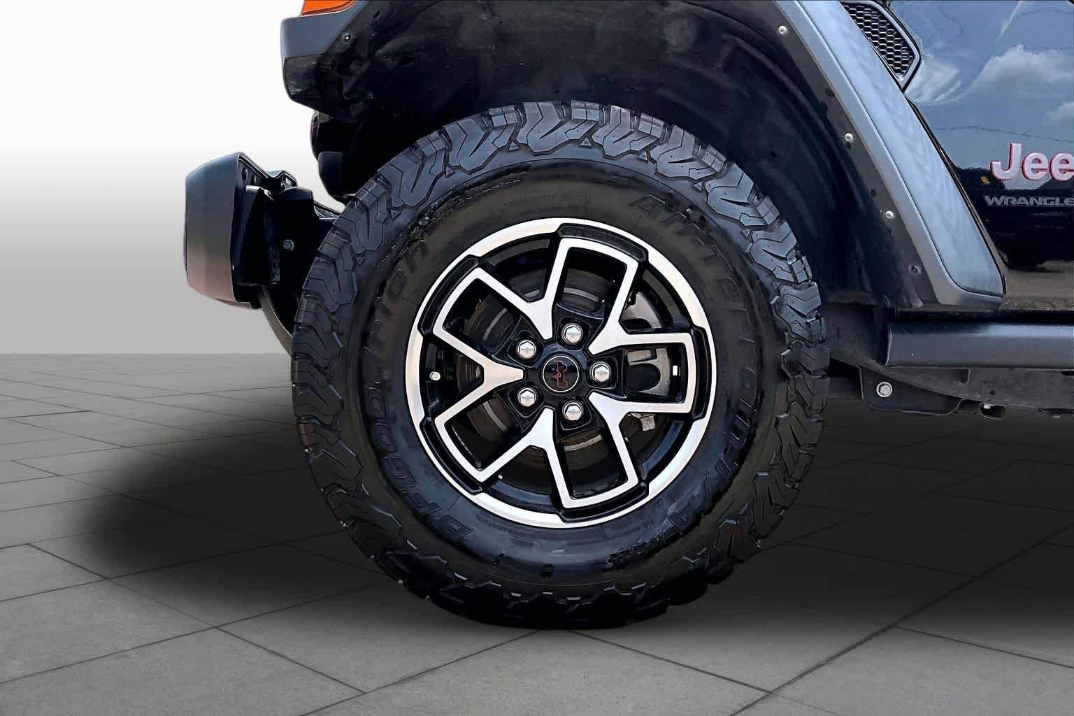 Used 2024 Black Clearcoat Jeep Rubicon image 11