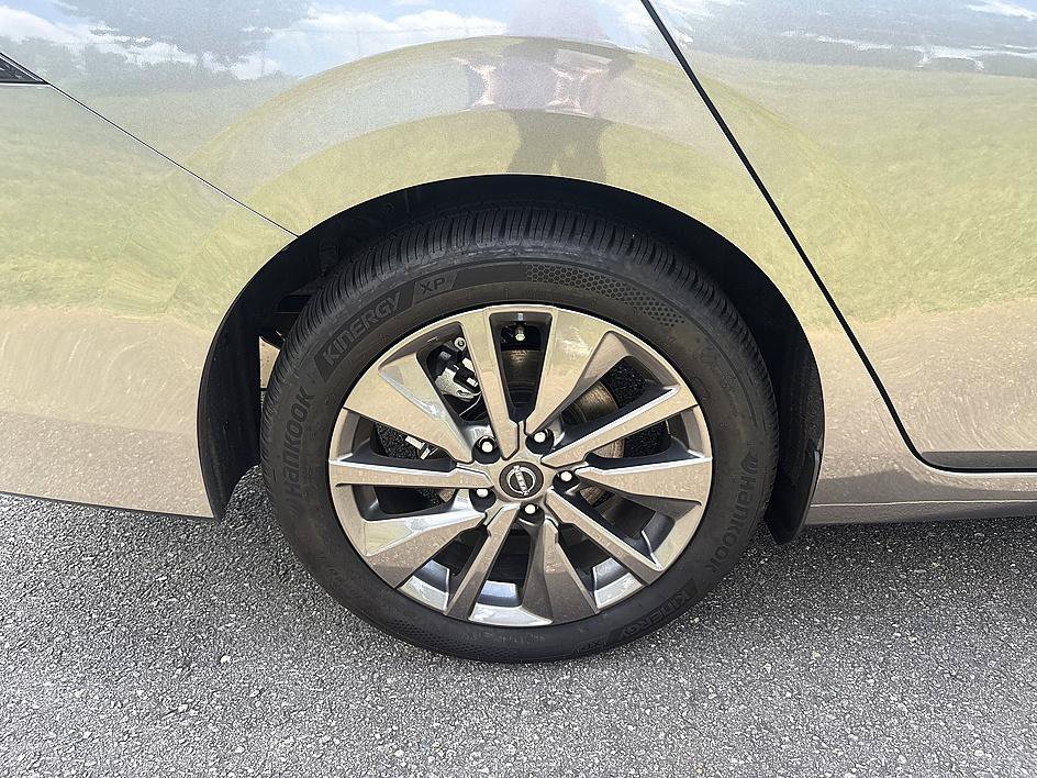 Certified Used 2026 Gun Metallic Nissan SL image 10