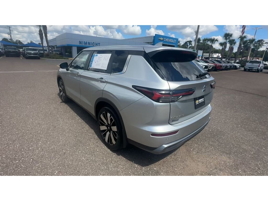 Used 2025 Silver Mitsubishi SE image 4