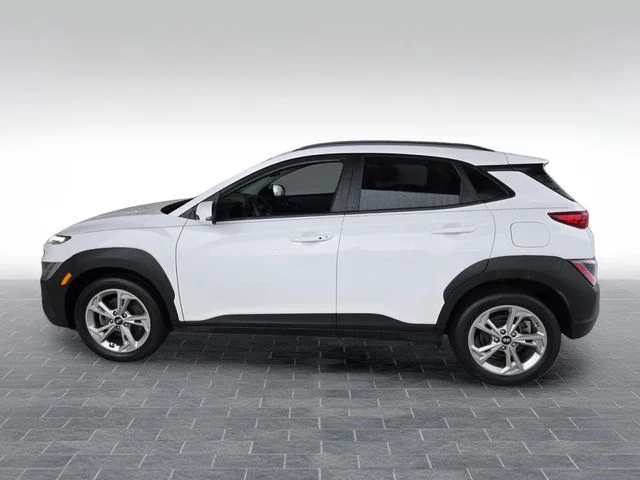 Used 2023 White Hyundai SEL image 4