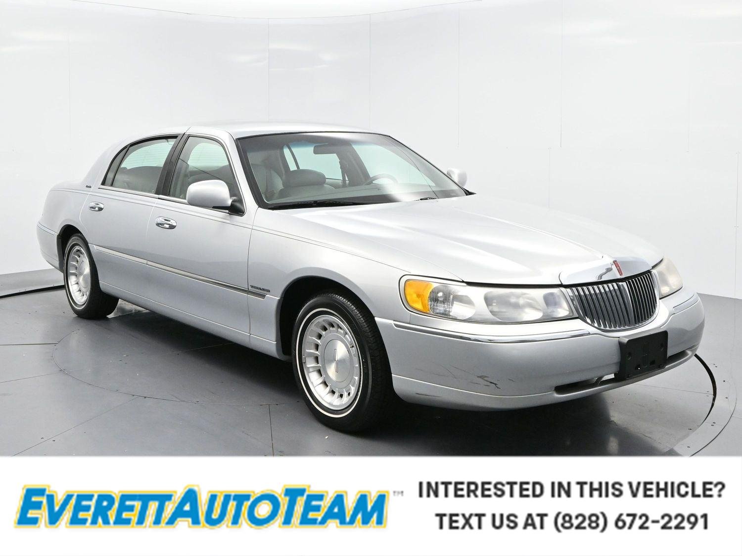 Used 2000  Lincoln Executive image 1