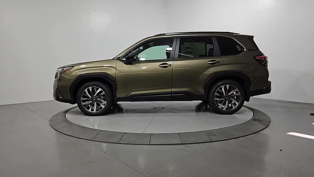 New 2026 AUTUMN GREEN METALLIC Subaru Touring image 2