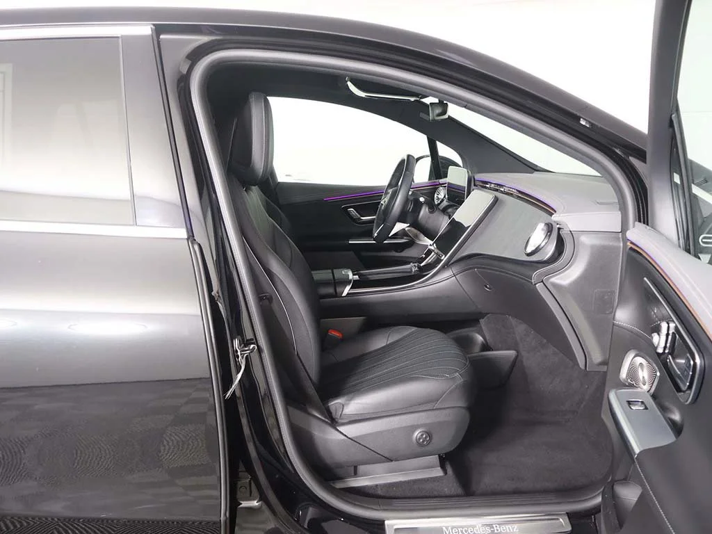 Used 2023 Black Mercedes-Benz 500 SUV image 32