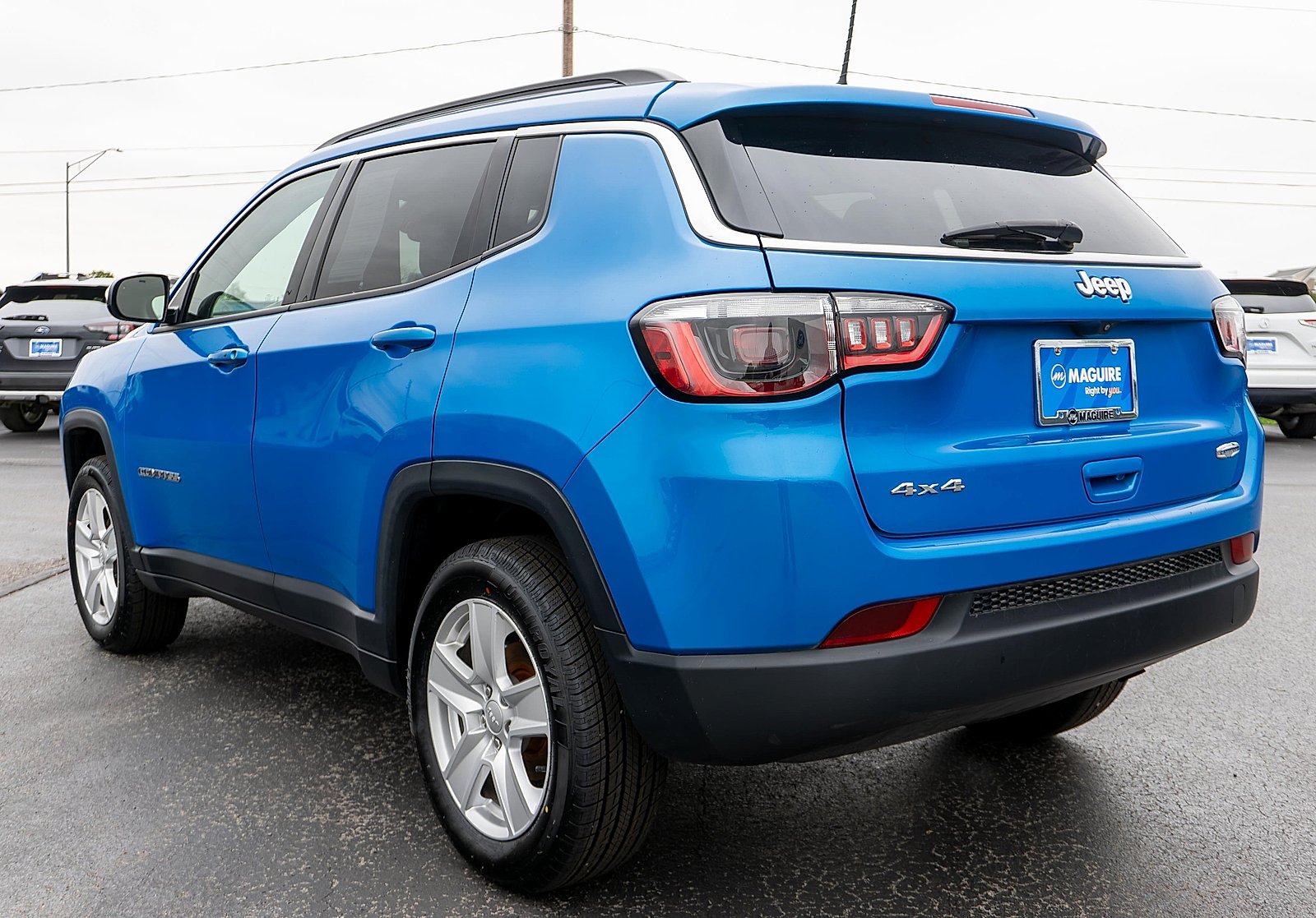 Used 2022 Laser Blue Pearlcoat Jeep Latitude 4x4 image 8