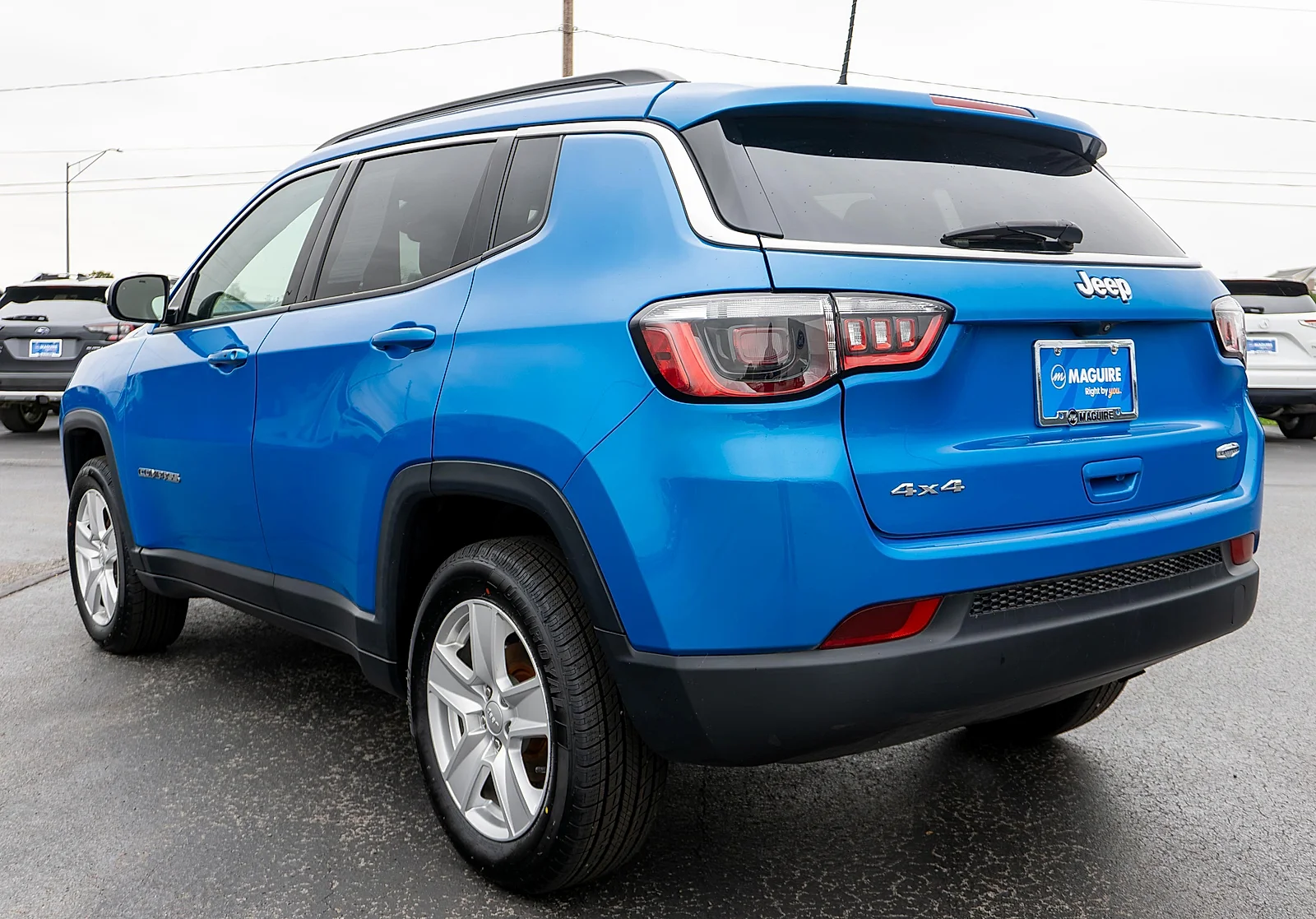 Used 2022 Laser Blue Pearlcoat Jeep Latitude 4x4 image 8