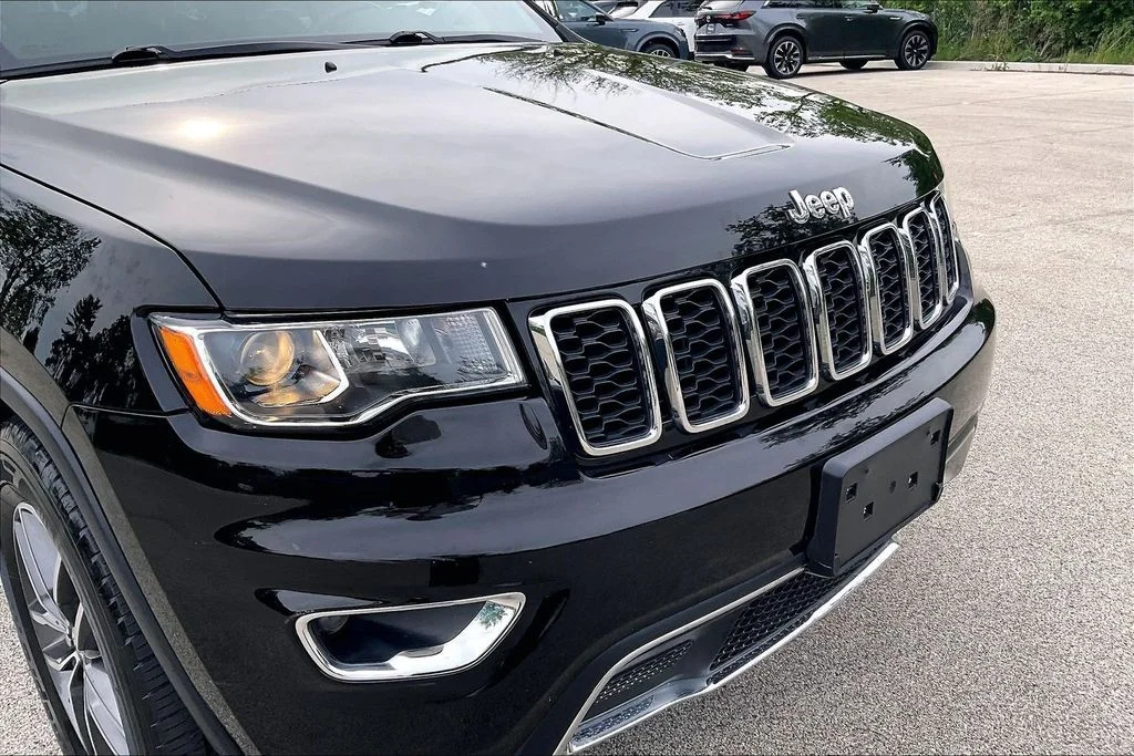 Used 2018 Black Jeep Limited image 30