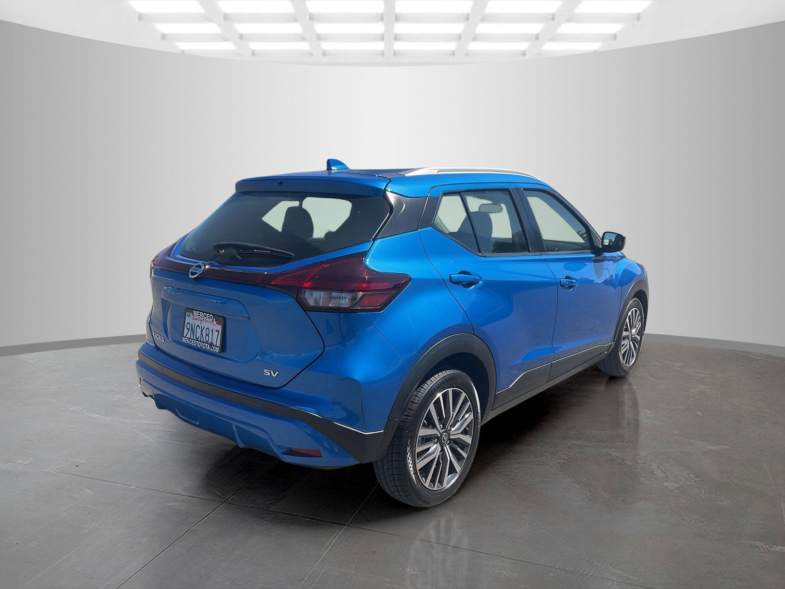 Used 2021 Electric Blue Metallic Nissan SV image 5