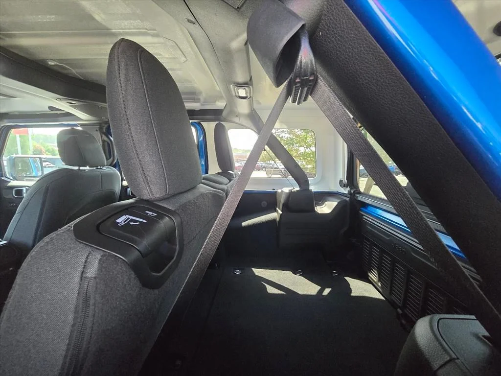 Used 2024 Blue Jeep Sahara image 6