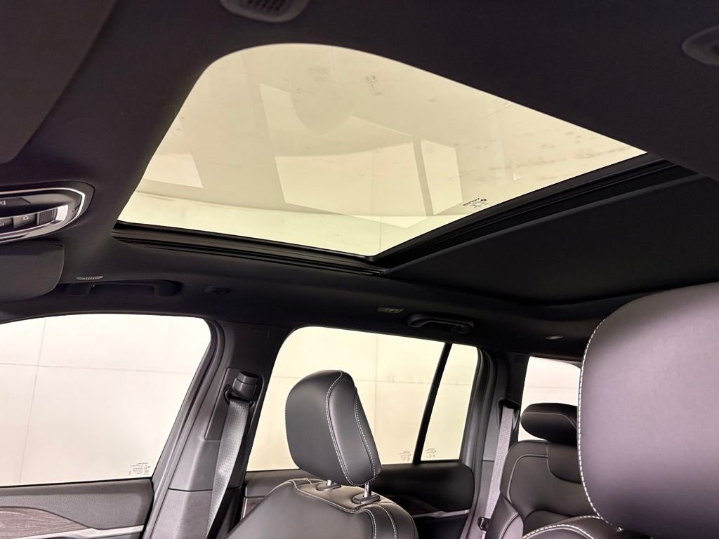 New 2026 Baltic Gray Metallic Clearcoat Jeep Limited image 19