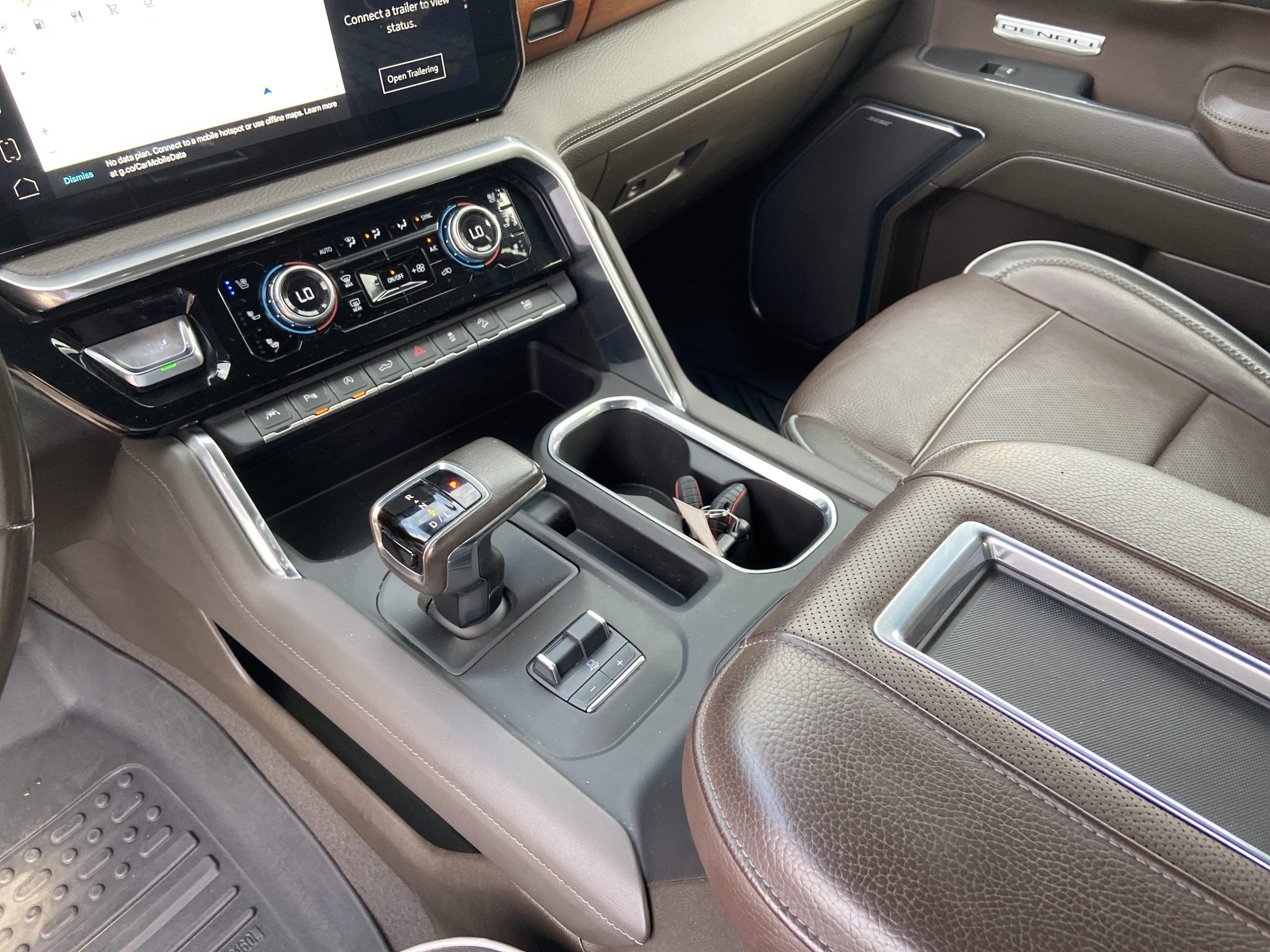 Used 2022 White Frost Tricoat GMC Denali image 24