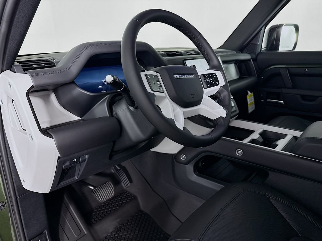 New 2026 Woolstone Green Land Rover X-Dynamic SE image 4