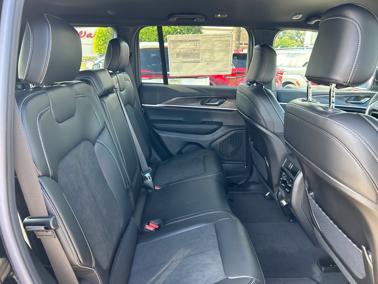 New 2027 High-Gloss Black Paint Jeep Laredo Altitude image 11