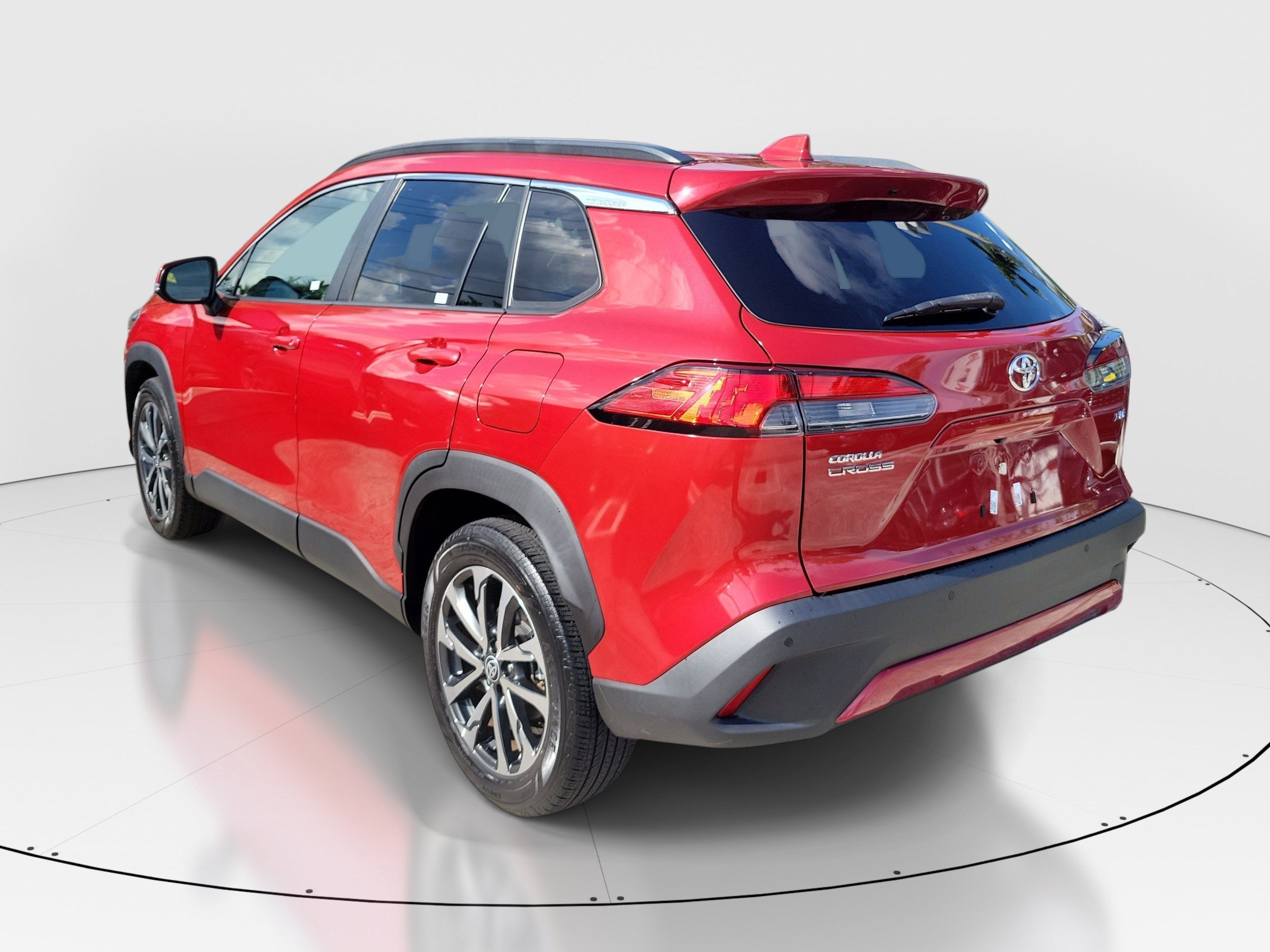 Used 2022 Barcelona Red Metallic Toyota XLE image 5