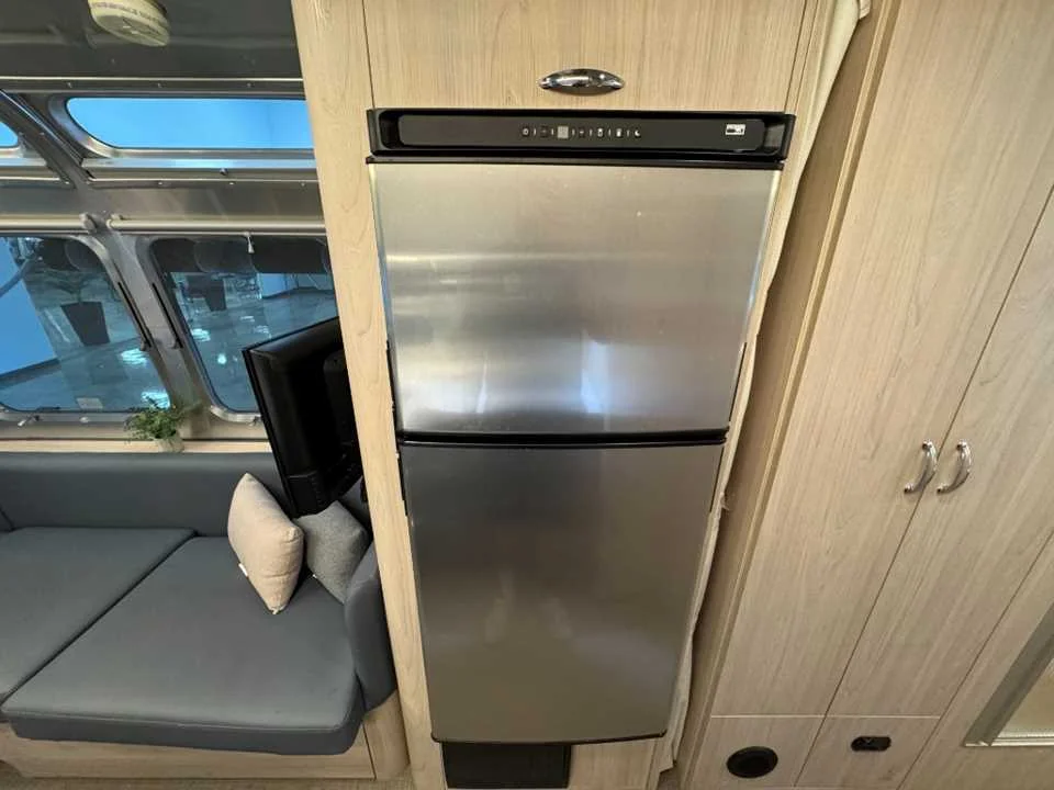 Used 2024 SILVER AIRSTREAM  image 11