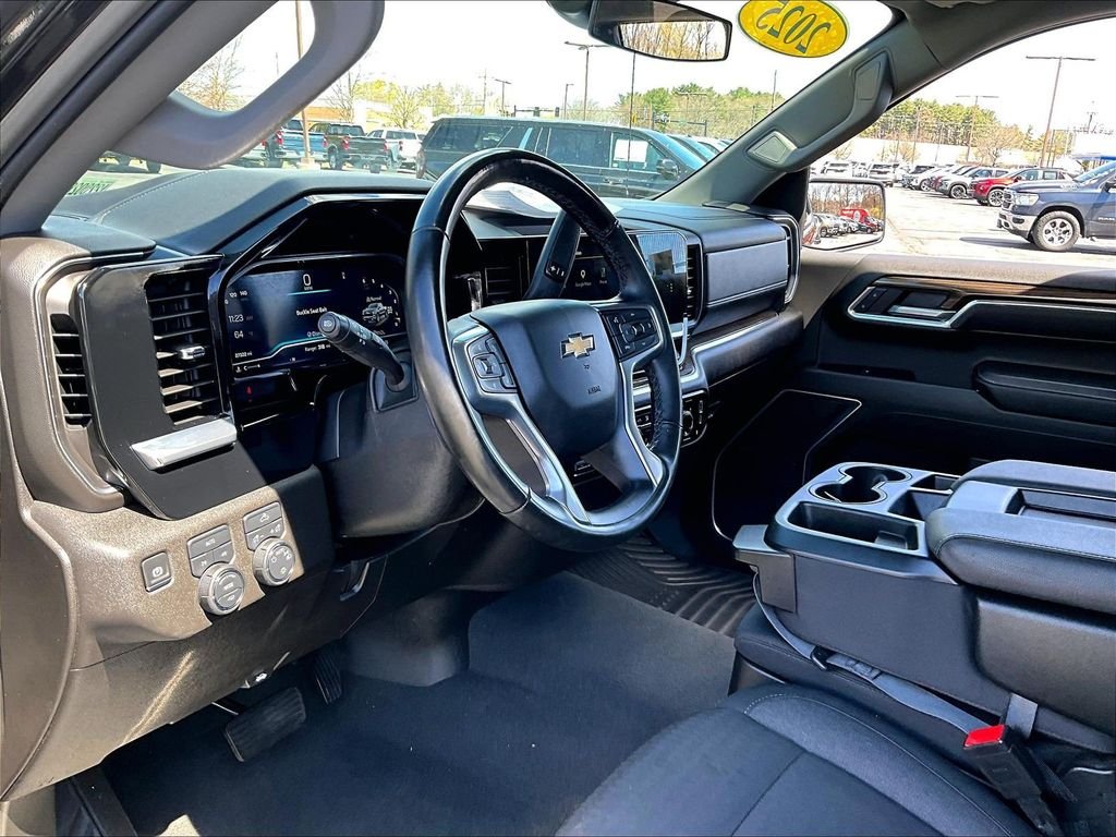 Used 2025 Black Chevrolet LT image 7