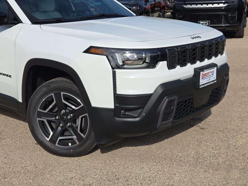 New 2026 Bright White Clear-Coat Exterior Paint Jeep Laredo image 3