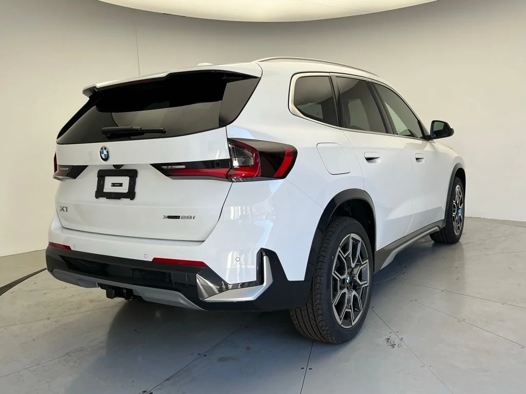 Used 2026 Alpine White BMW xDrive28i image 3