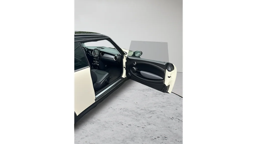 Used 2009 White MINI S image 7