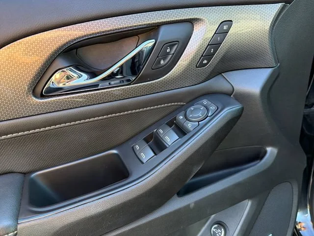 Used 2022 MOSAIC BLACK METALLIC Chevrolet Premier image 17